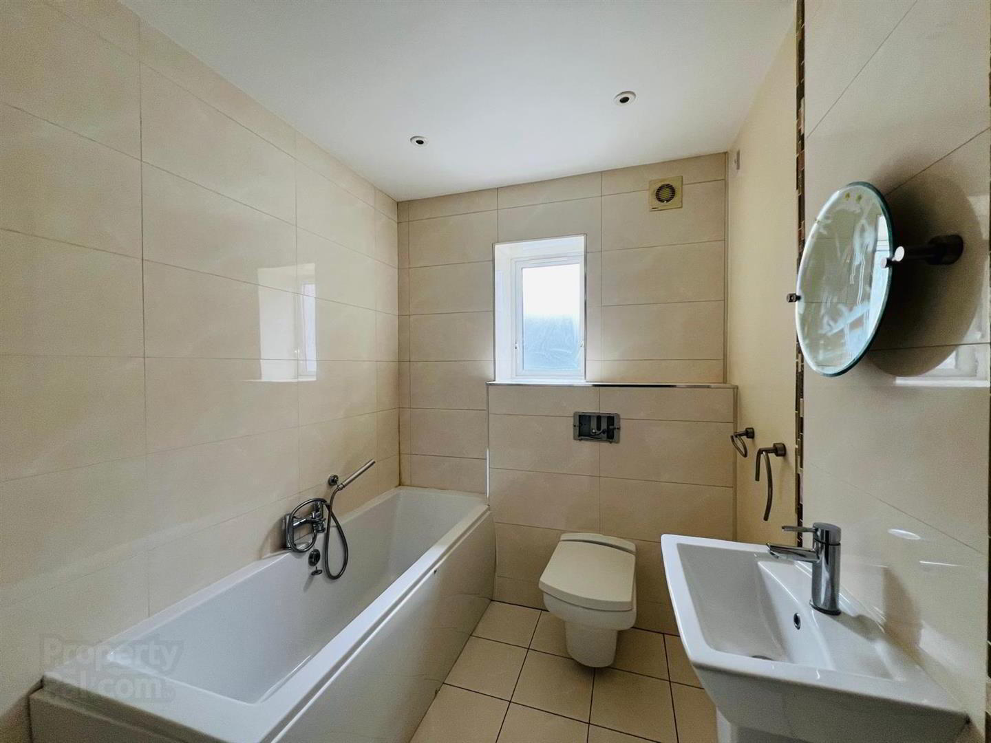9 Oaktree Manor 19 of 22