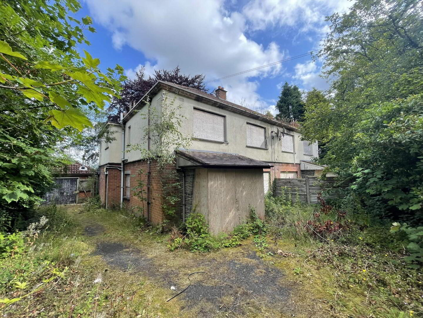 Semi-Detached , Dwellings And Land Totalling, 0 5acres 1, 3 & 5 Kirkwoods Road