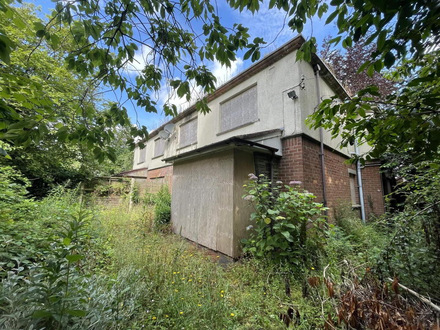 Semi-Detached , Dwellings And Land Totalling, 0 5acres 1, 3 & 5 Kirkwoods Road