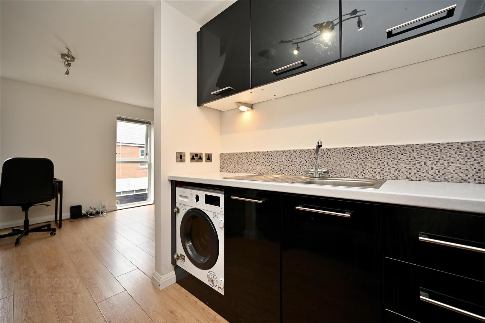 Apt 3, 61 Central Avenue 5 of 7