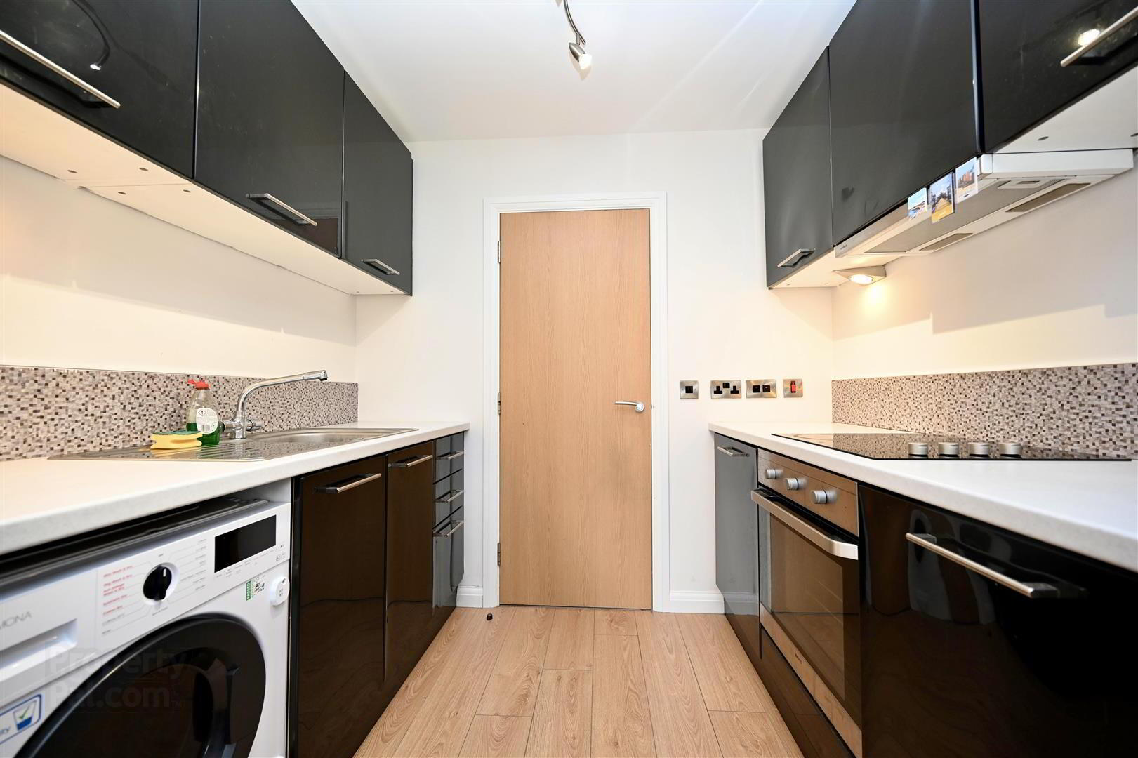 Apt 3, 61 Central Avenue 4 of 7