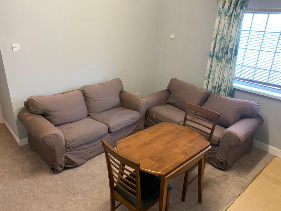 Apartment 3 111 Eglantine Avenue 3 of 6