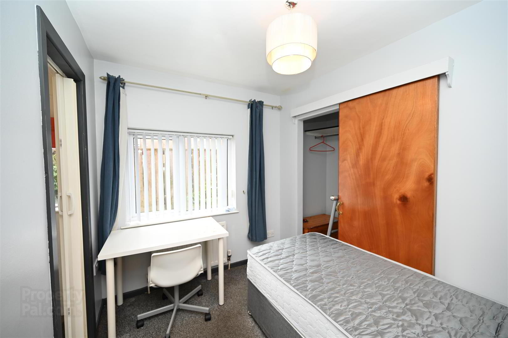 Room 8, 9 Eglantine Avenue 9 of 10