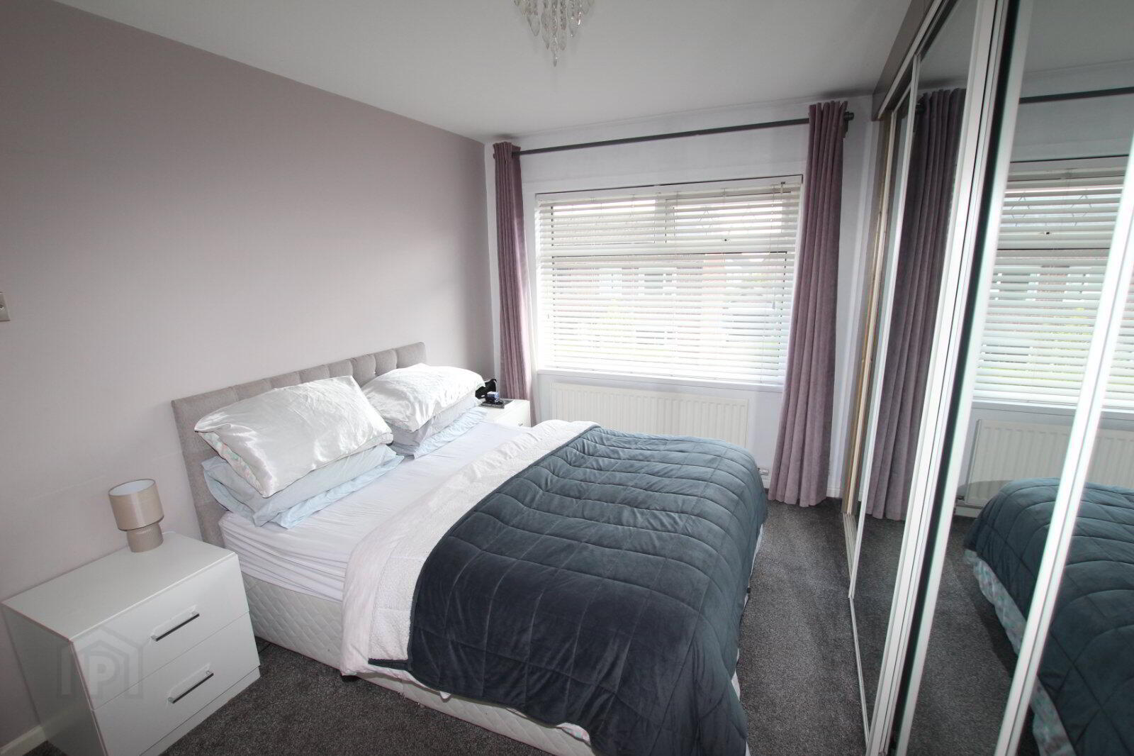 26 Elmfield Park 9 of 16