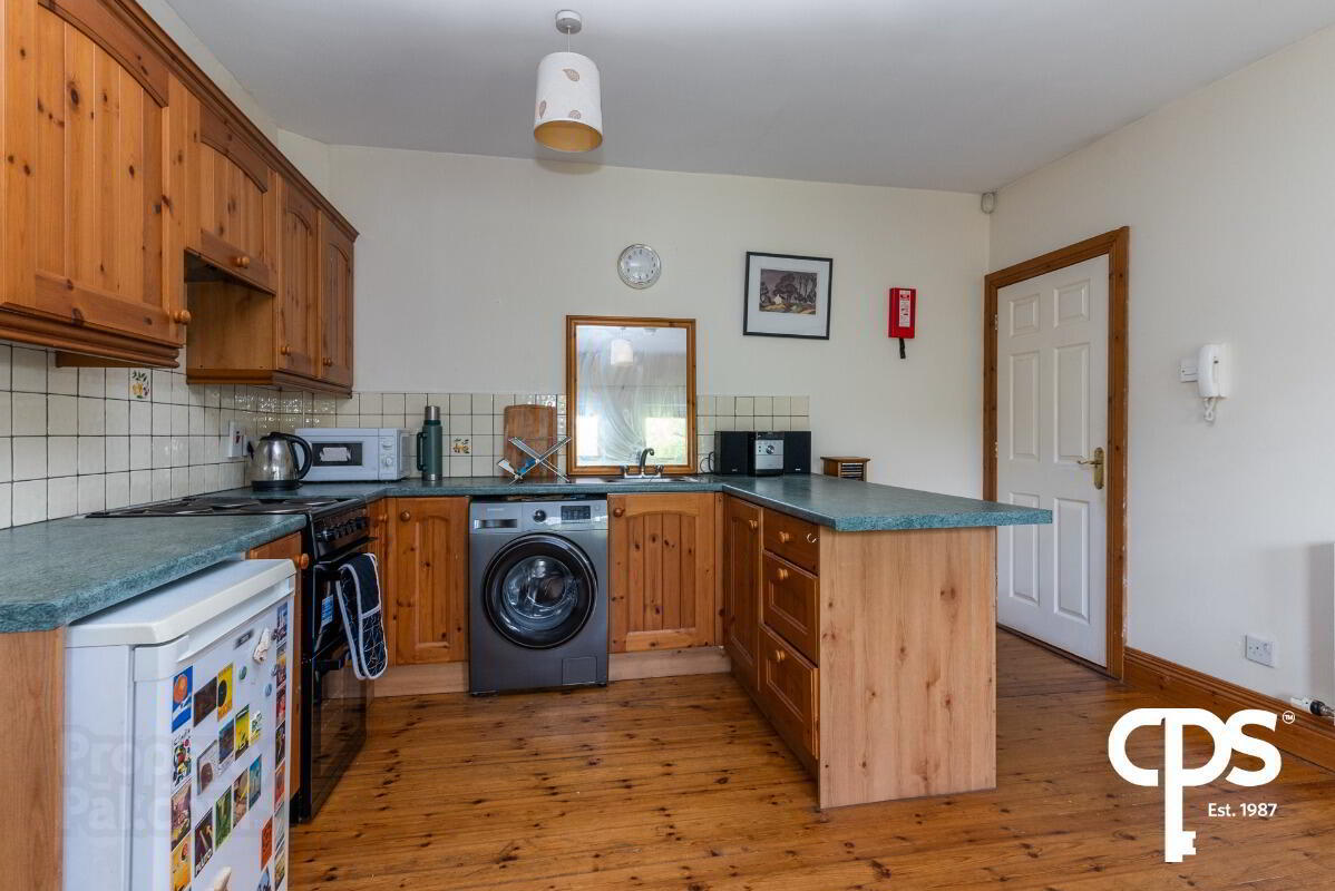Apartment 6 85 Eglantine Avenue 3 of 9