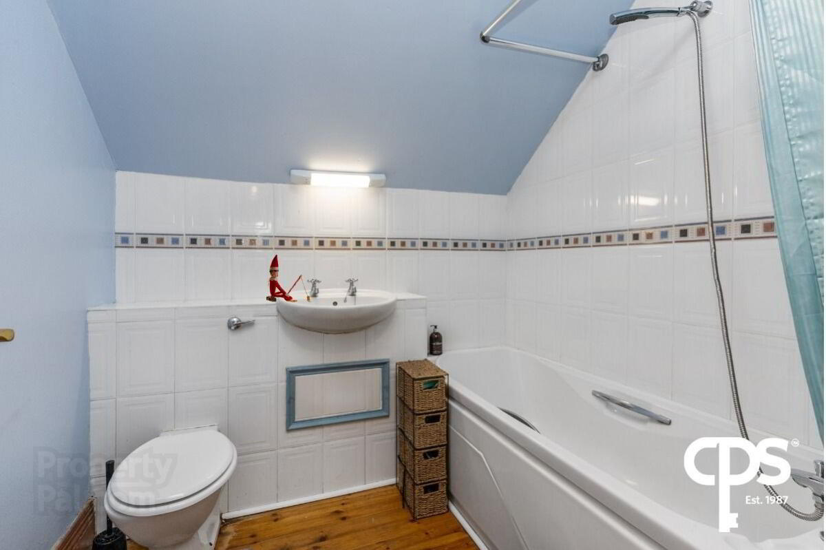 Apartment 6 85 Eglantine Avenue 7 of 9