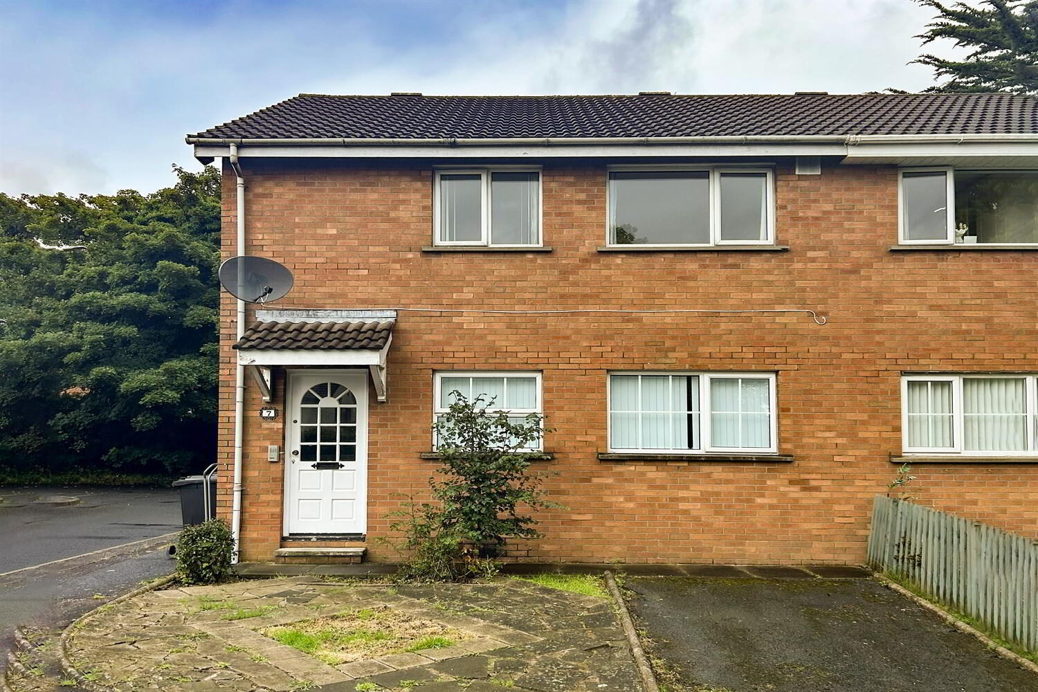 7 Chichester Park Central 1 of 9