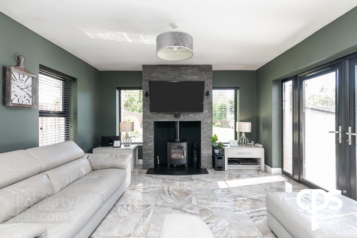 83 Niblock Road 13 of 36