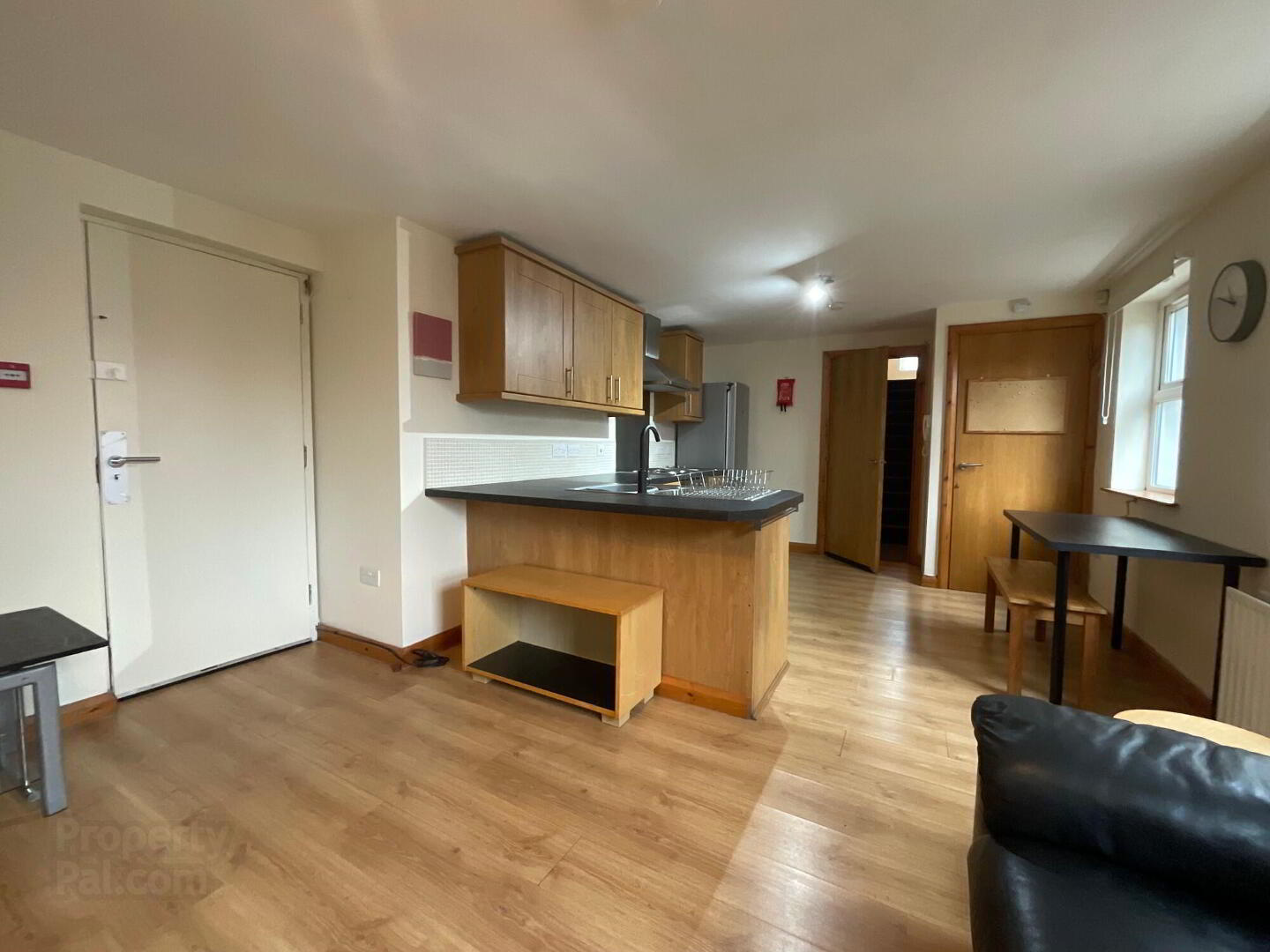 Apt 3, 30 Cliftonville Avenue 5 of 11