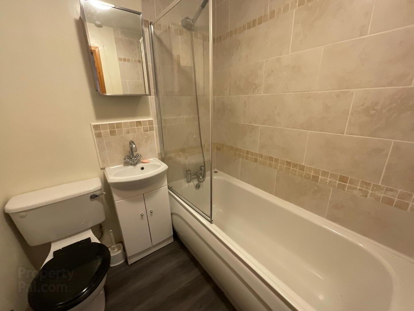 Apt 3, 30 Cliftonville Avenue 9 of 11