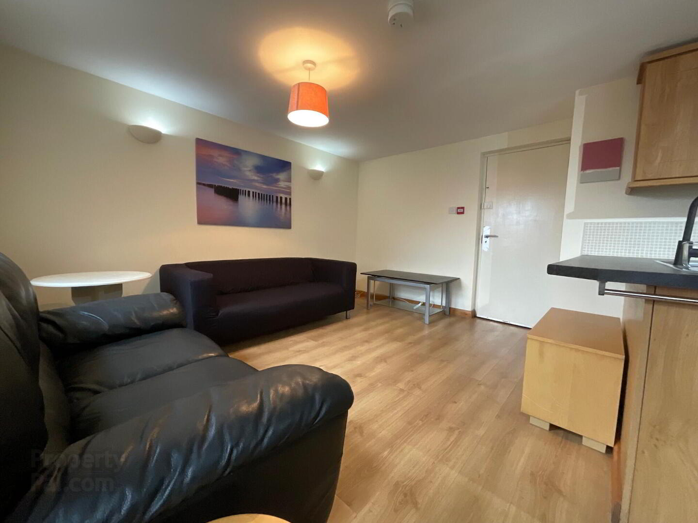Apt 3, 30 Cliftonville Avenue 6 of 11