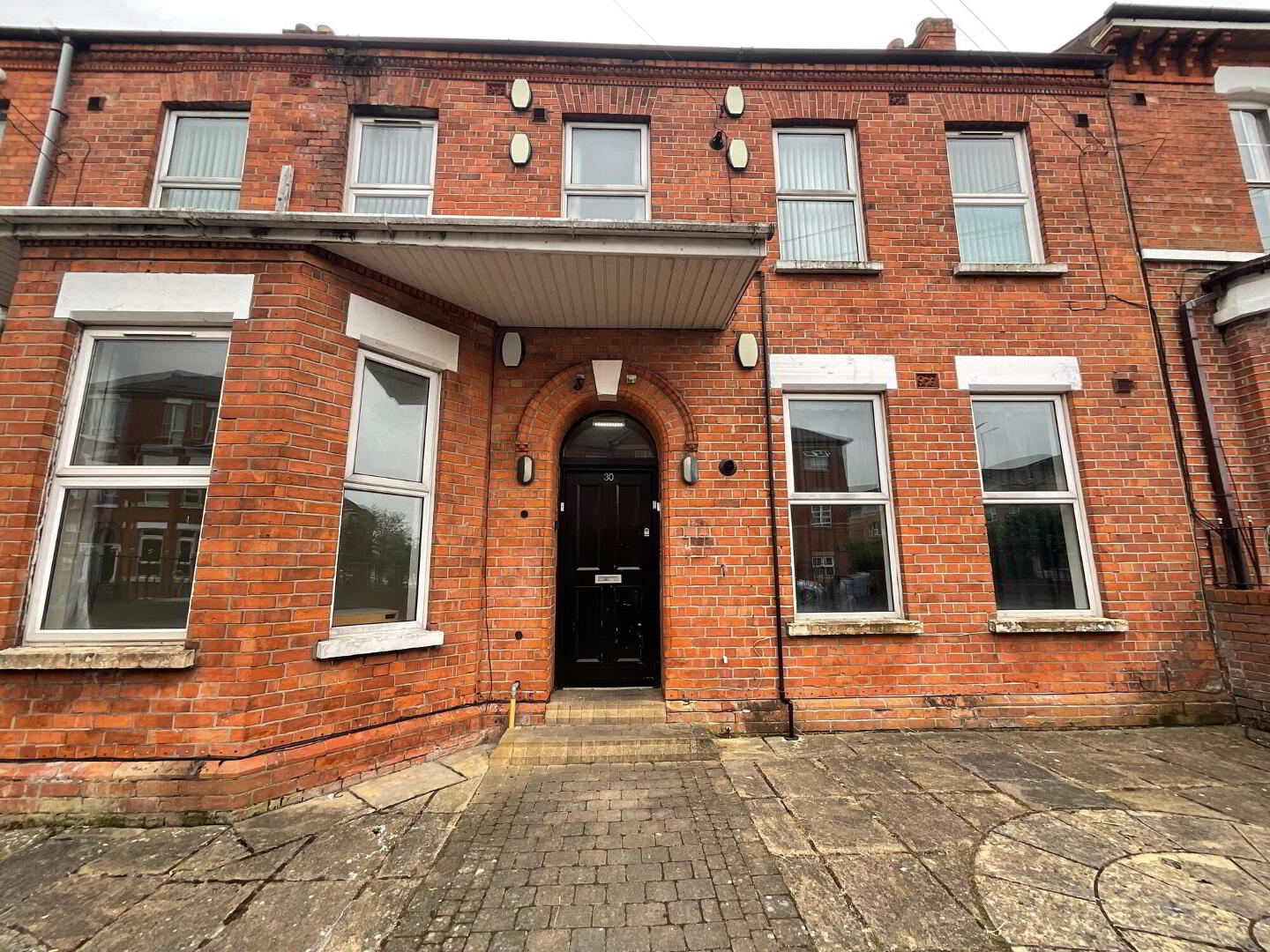 Apt 3, 30 Cliftonville Avenue 1 of 11