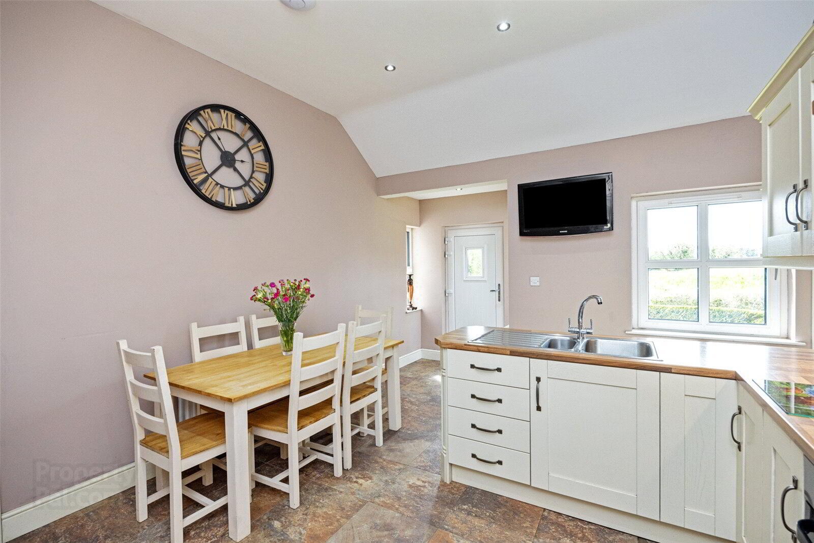 24 Kinallen Road 11 of 35
