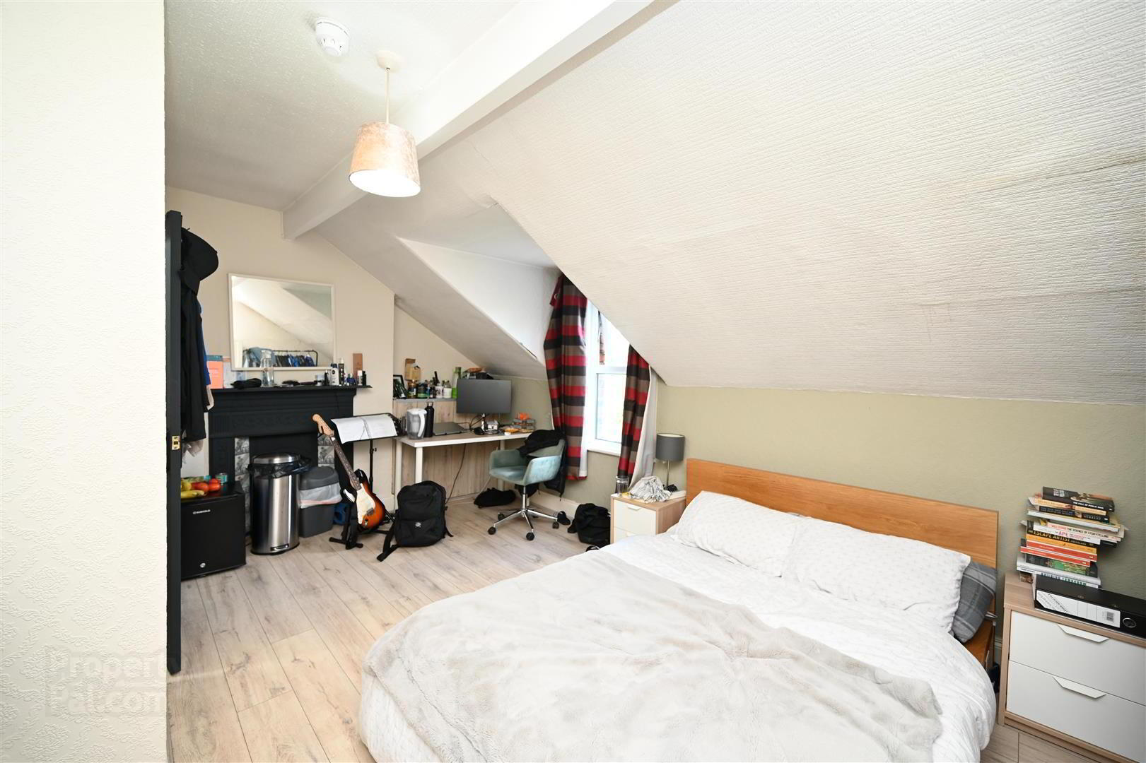 Room 6, 9 Eglantine Avenue 6 of 7