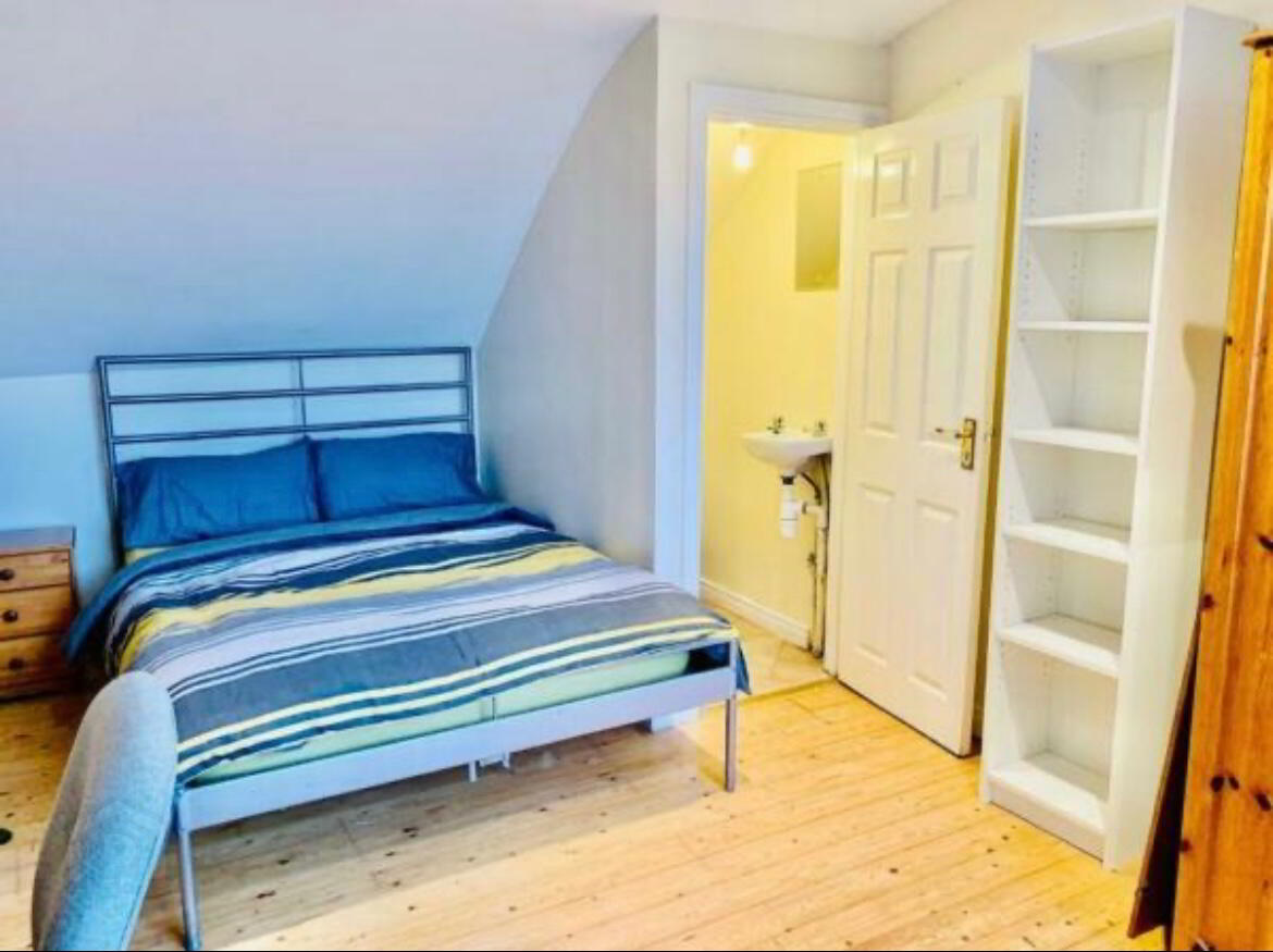 Donegall Road, En-Suite Room 5 5 of 9