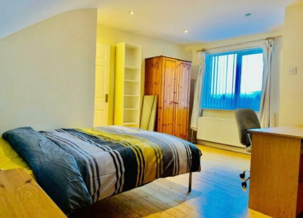Donegall Road, En-Suite Room 5 6 of 9