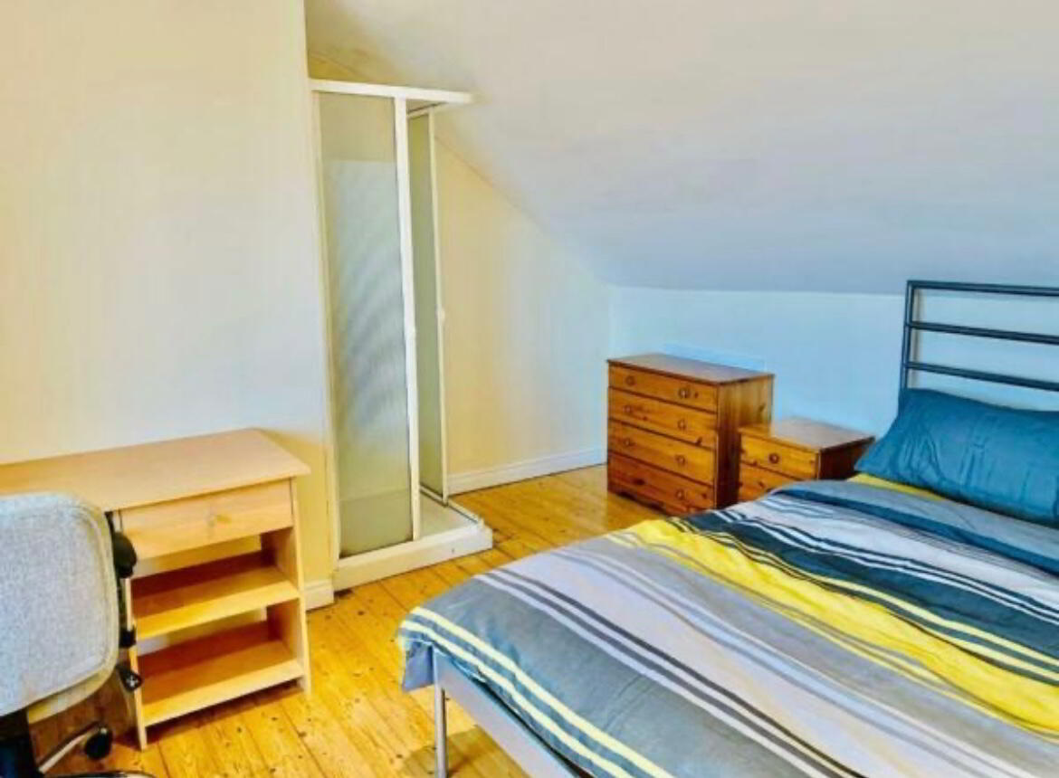 Donegall Road, En-Suite Room 5 7 of 9