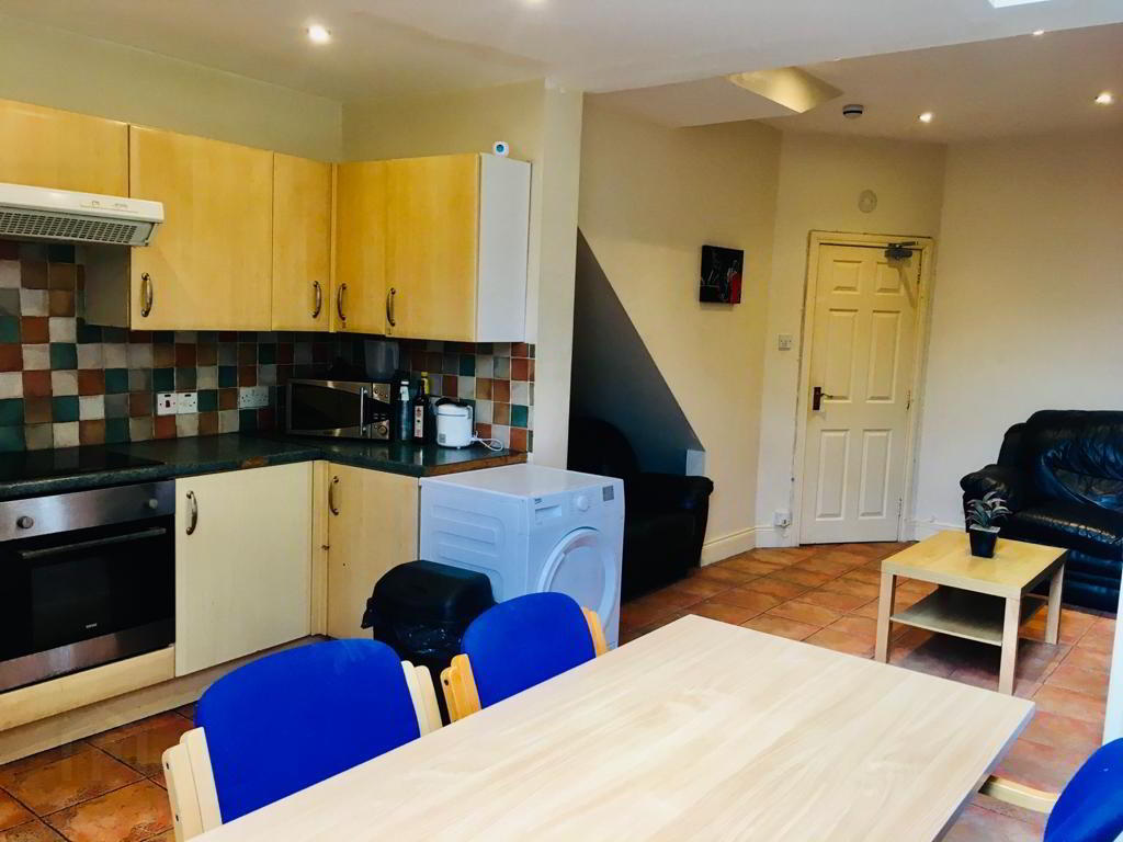 Donegall Road, En-Suite Room 5 3 of 9
