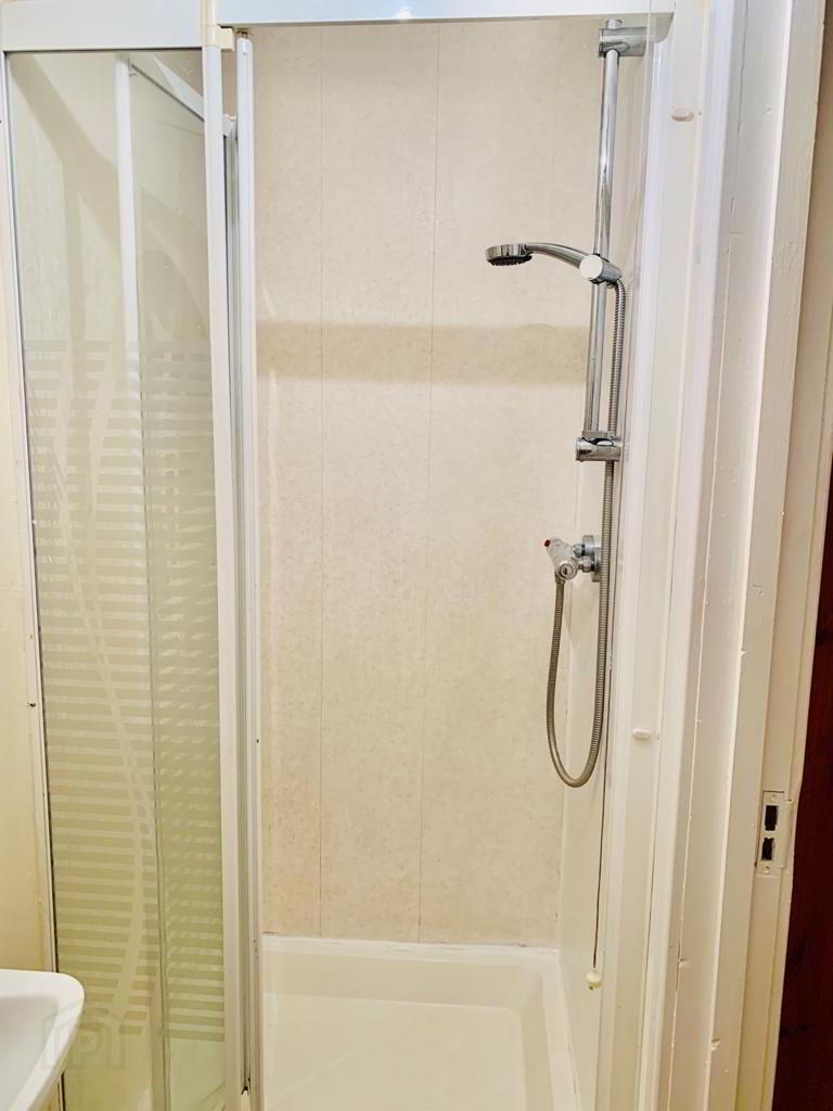 Donegall Road, En-Suite Room 5 9 of 9