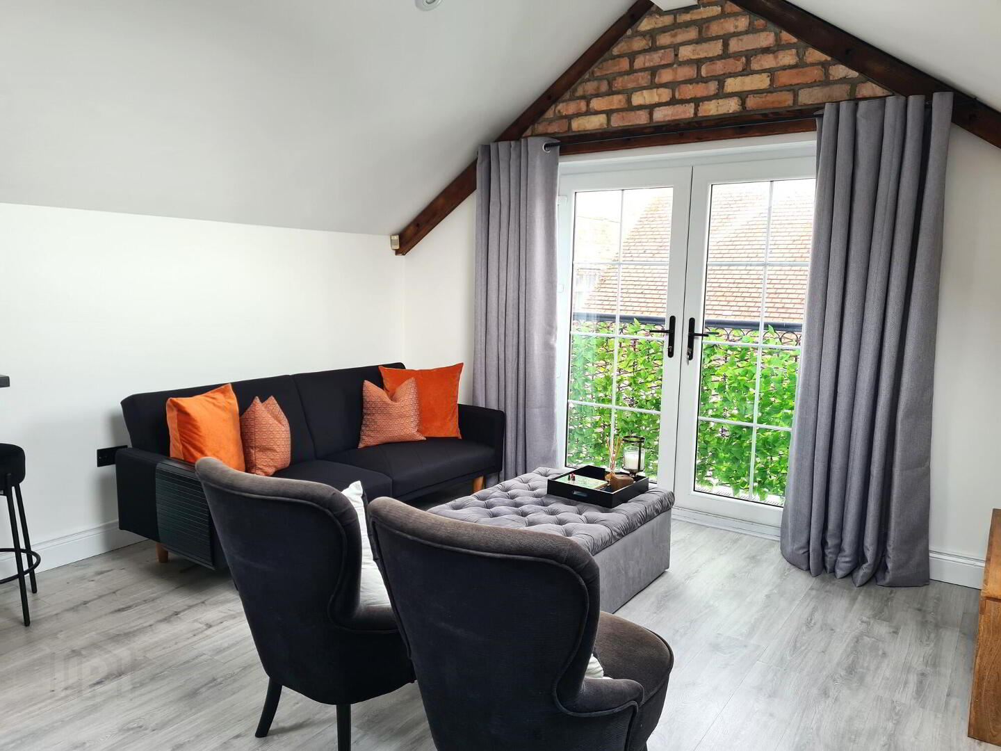 Apt 5 81, Eglinton Street 2 of 6
