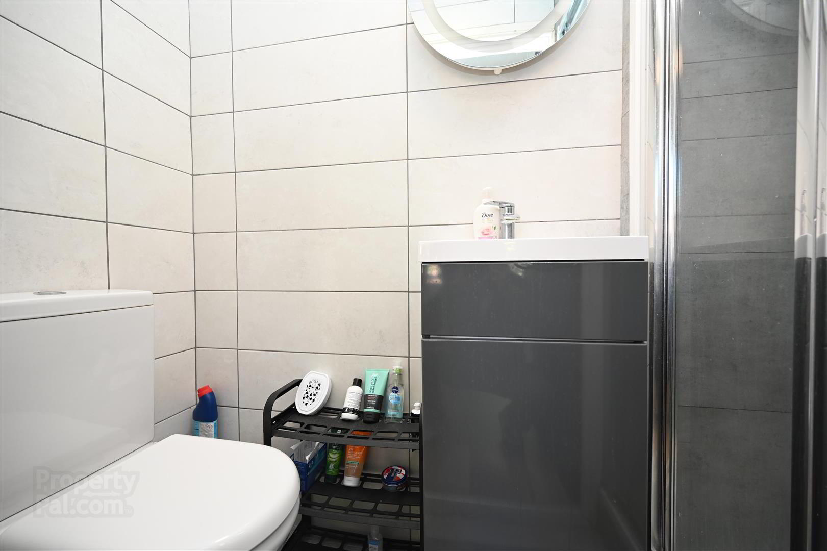Room 7, 9 Eglantine Avenue 8 of 9