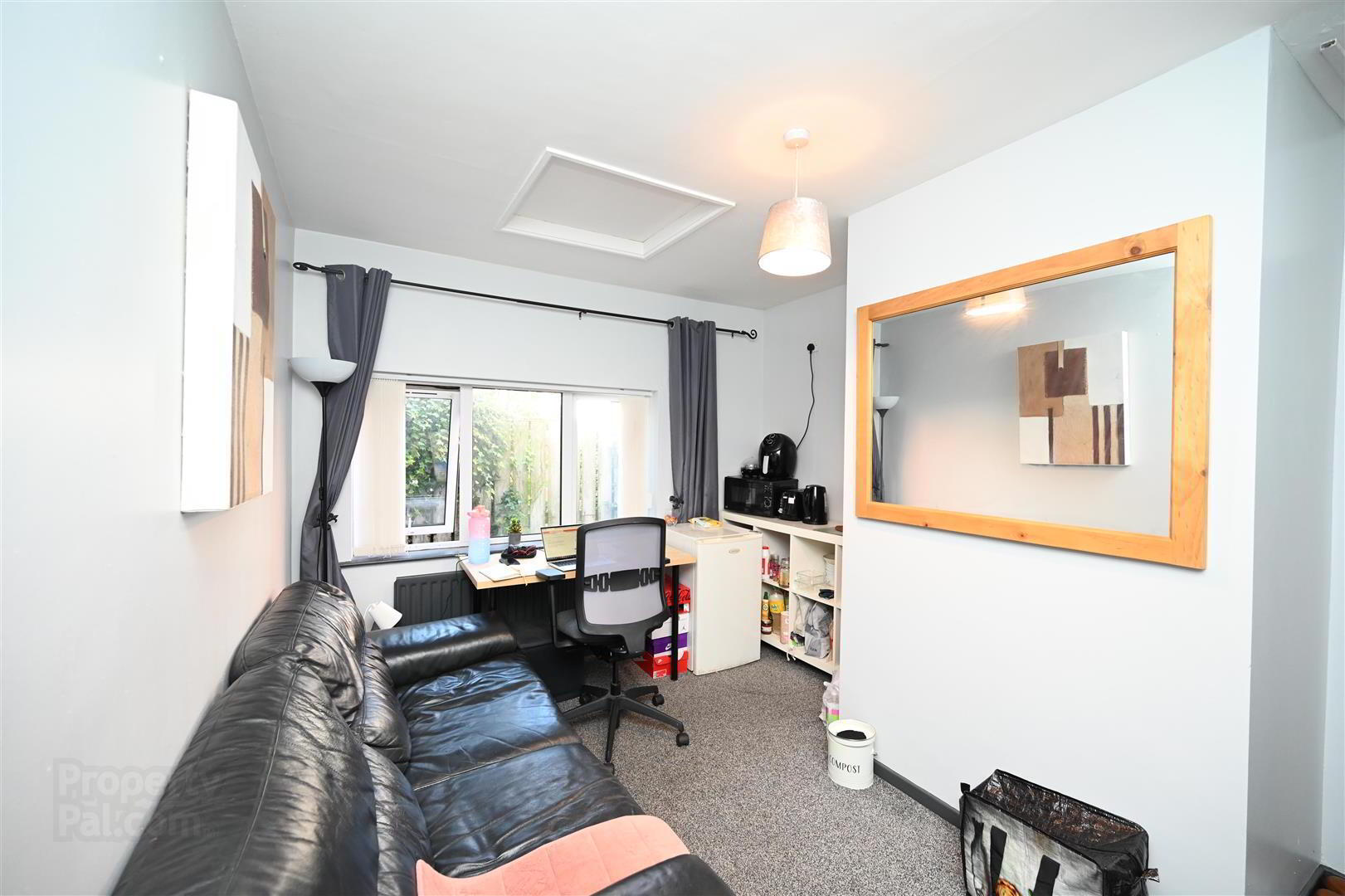 Room 7, 9 Eglantine Avenue 6 of 9