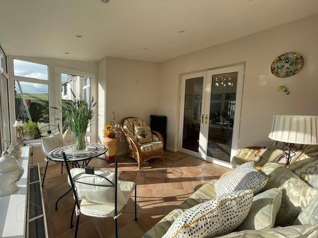 18 Sandringham Drive 9 of 18