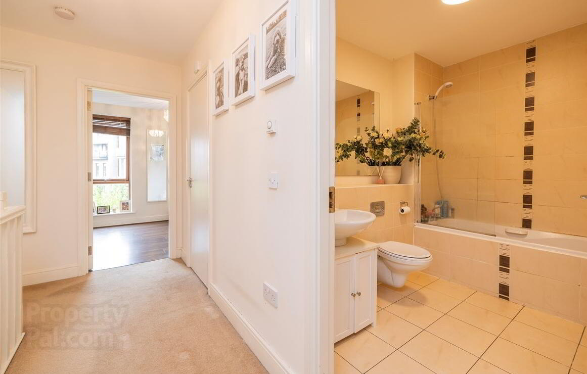 22 Stratton Walk 17 of 32