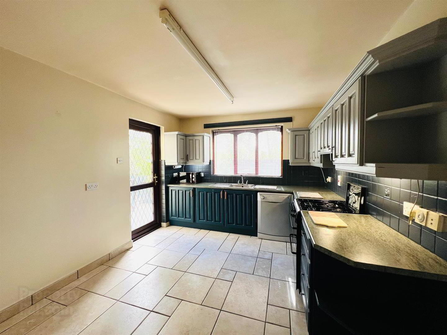 1 Beechwood Avenue 13 of 26