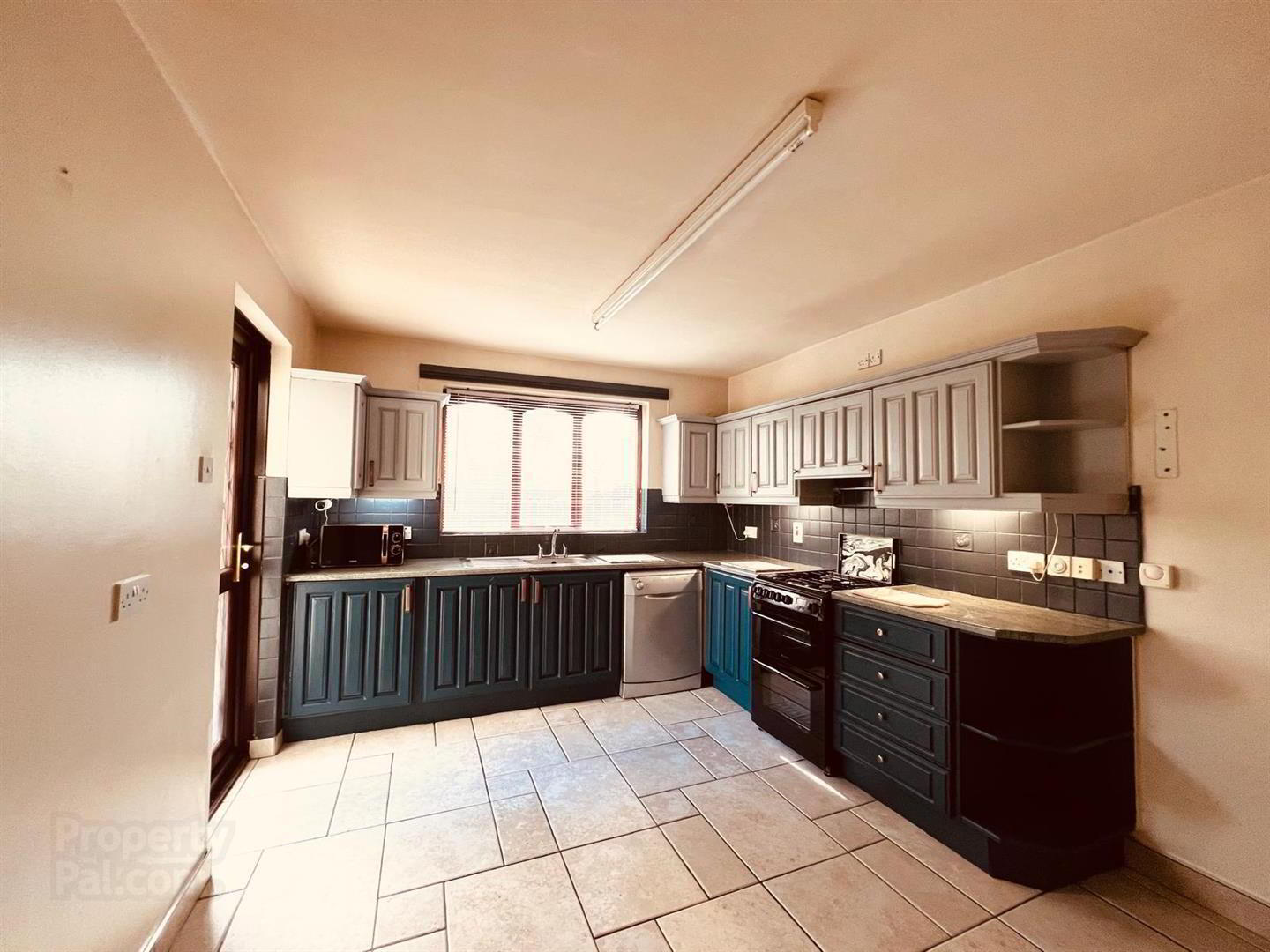 1 Beechwood Avenue 11 of 26