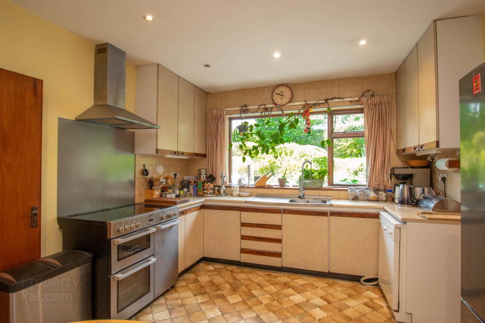 The Bungalow, Swellan 7 of 19