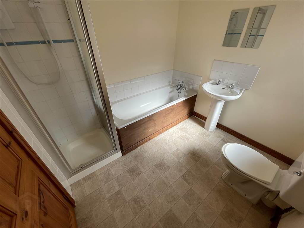5 Clondara Street 13 of 16