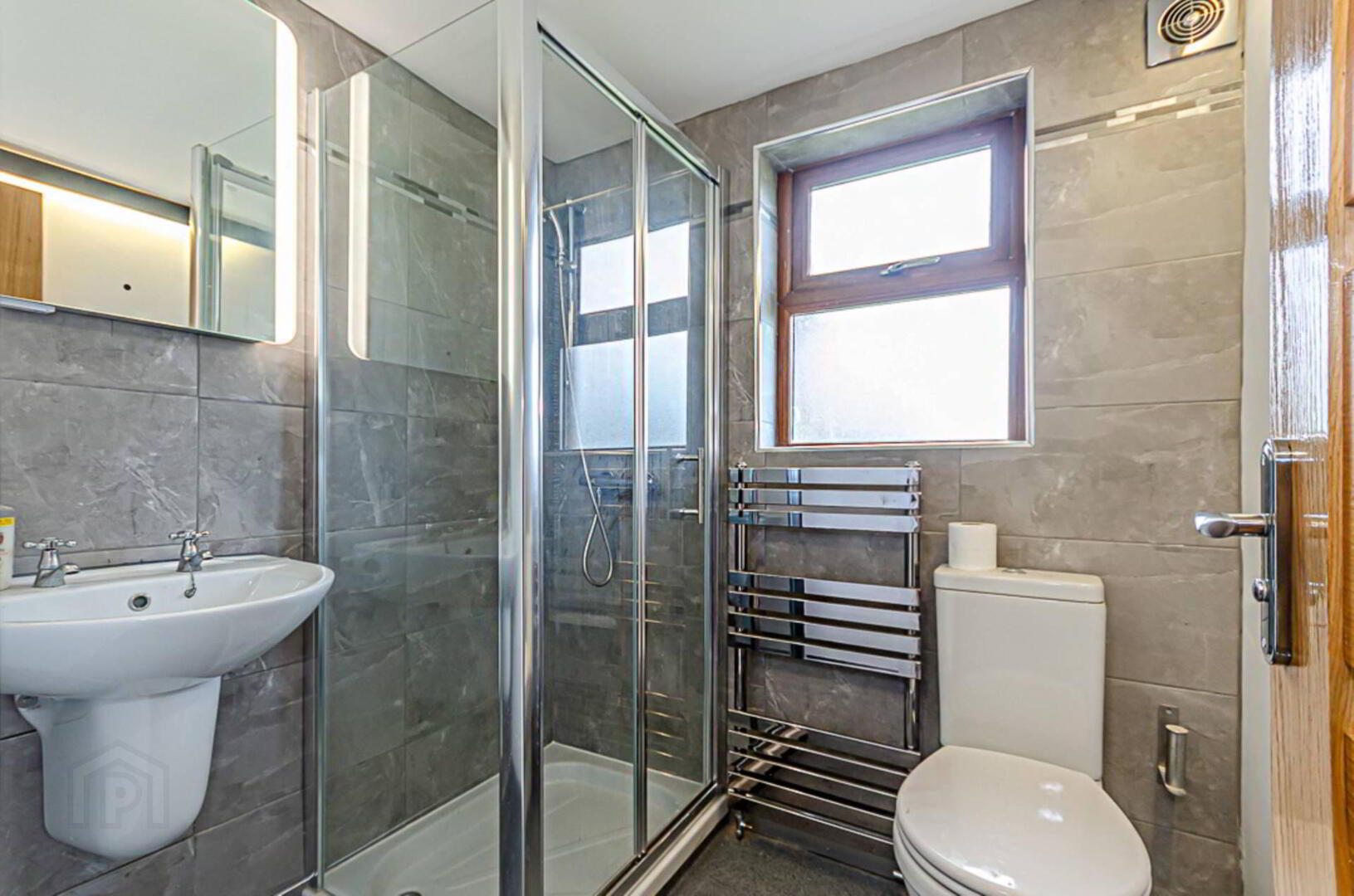 59 Onslow Gardens 33 of 47