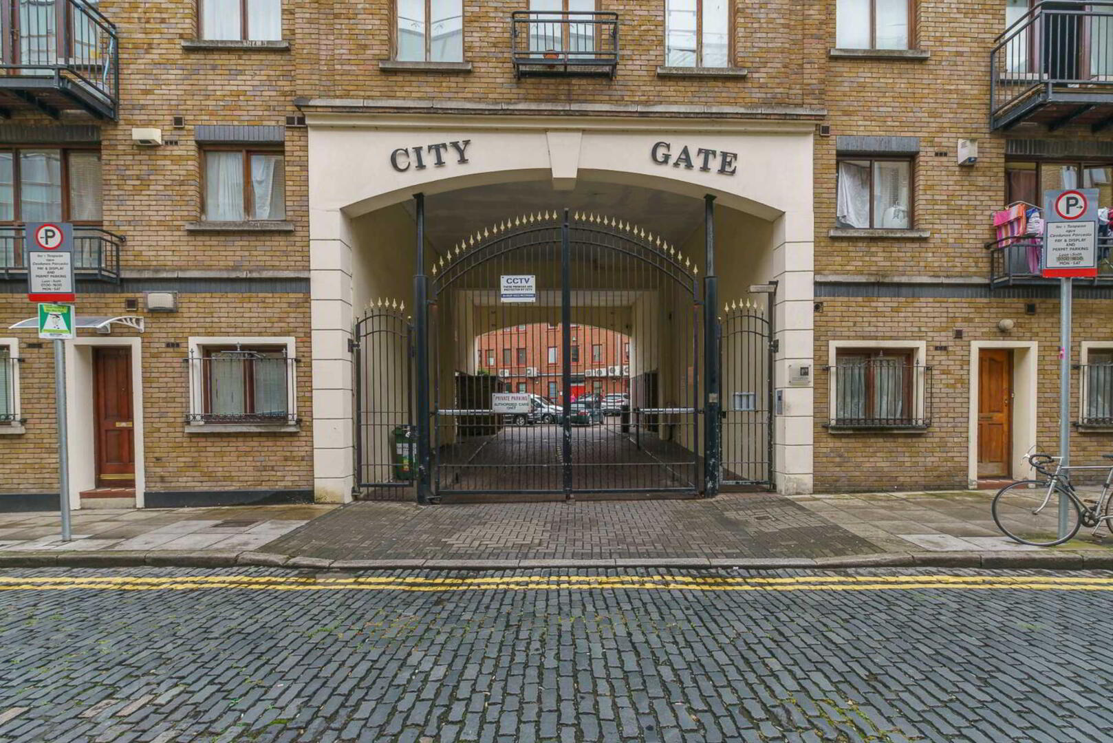 32 City Gate