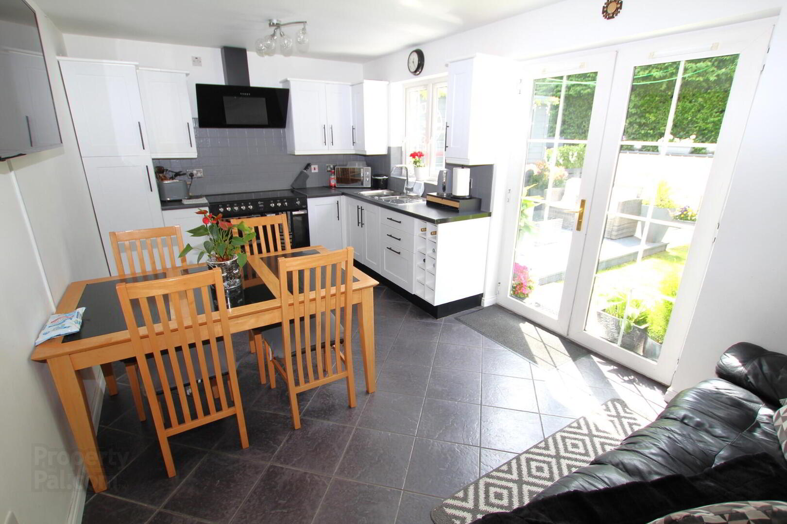 9 Lynnwood Mews 4 of 18