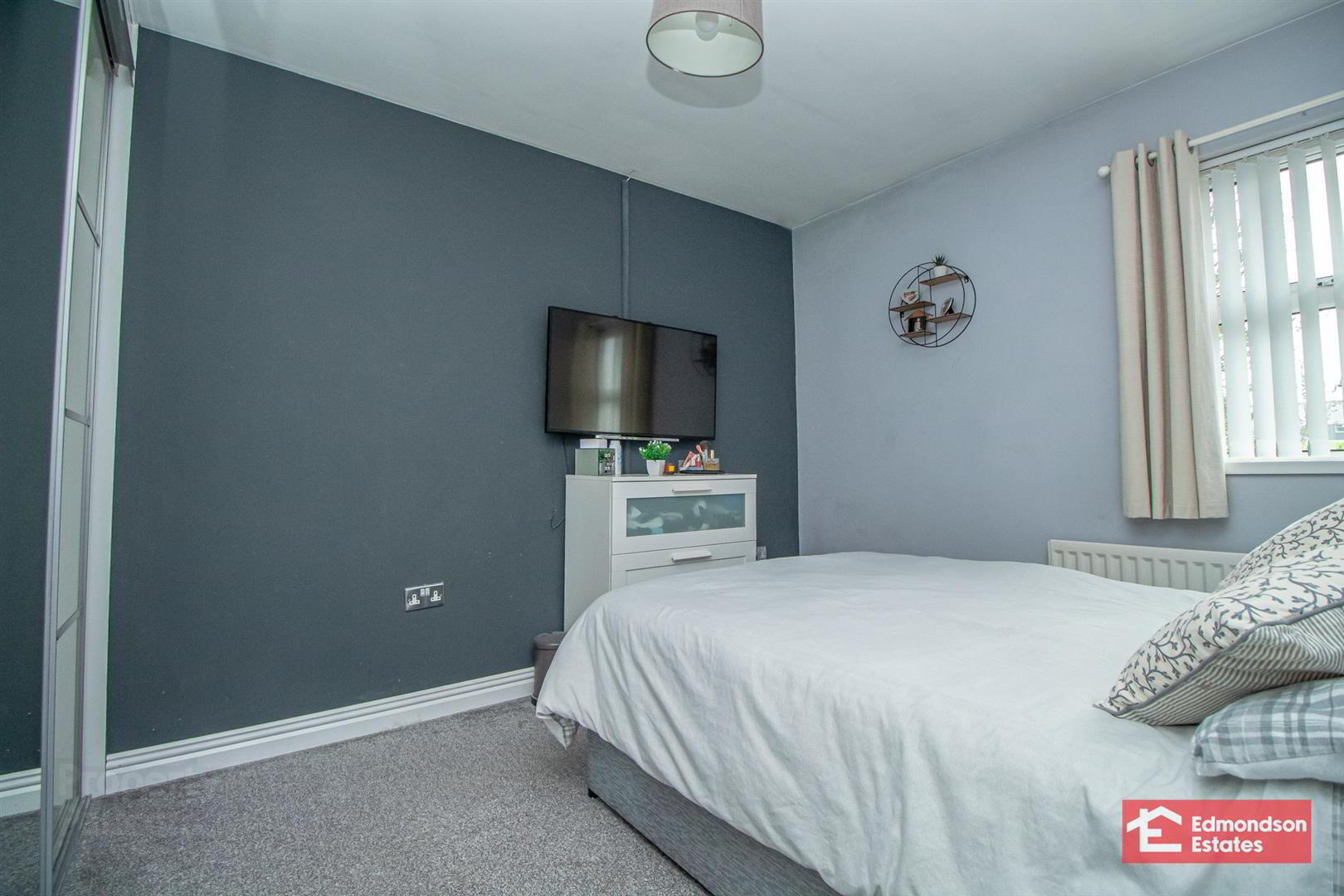 15 Glen Mews 16 of 29