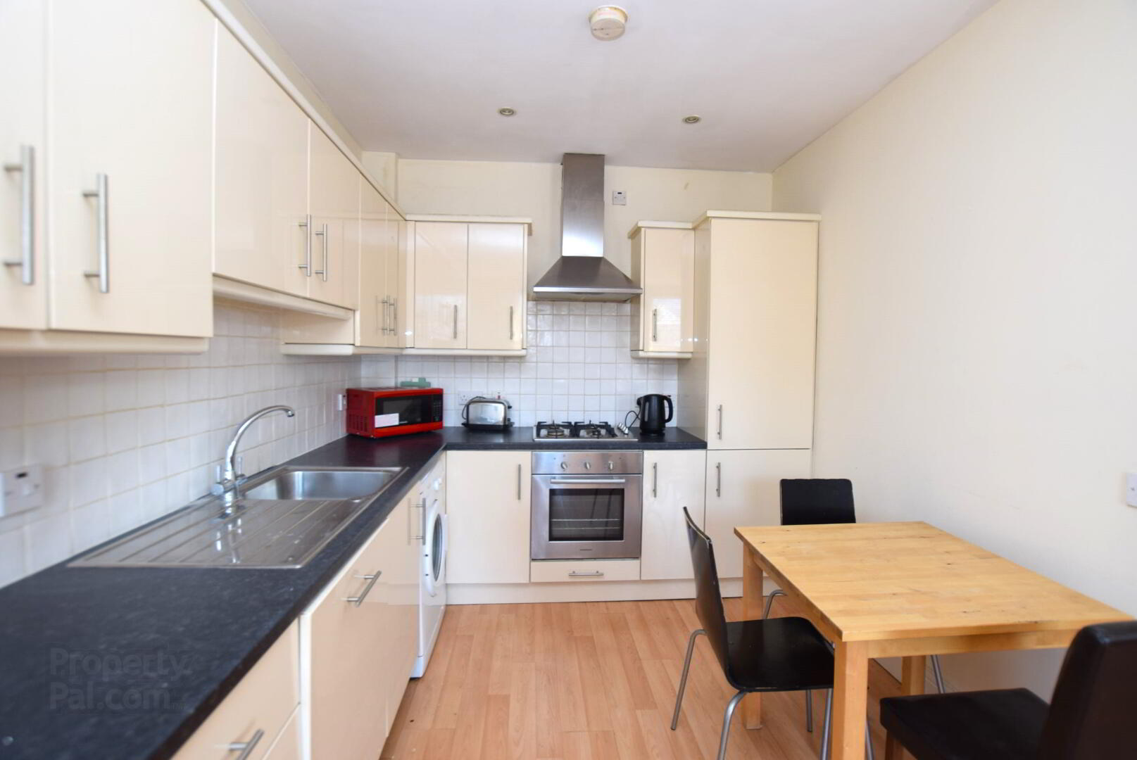 Unit 2, 2a Bathgate Drive