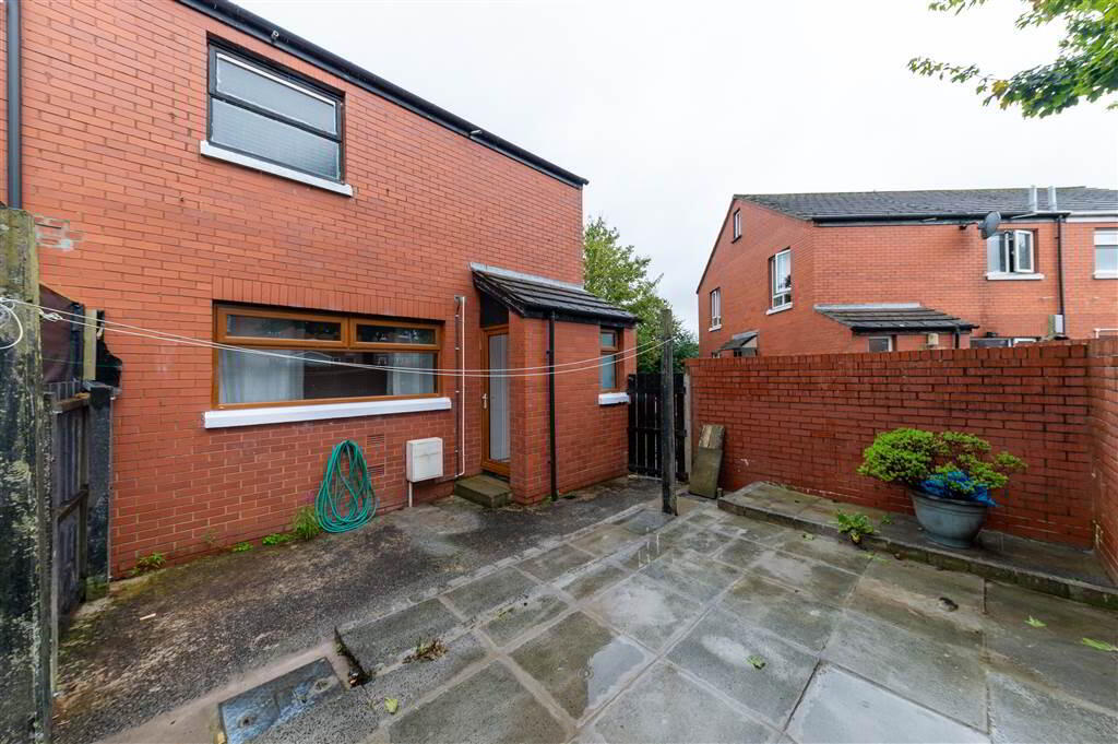 31 Finnis Close 15 of 15