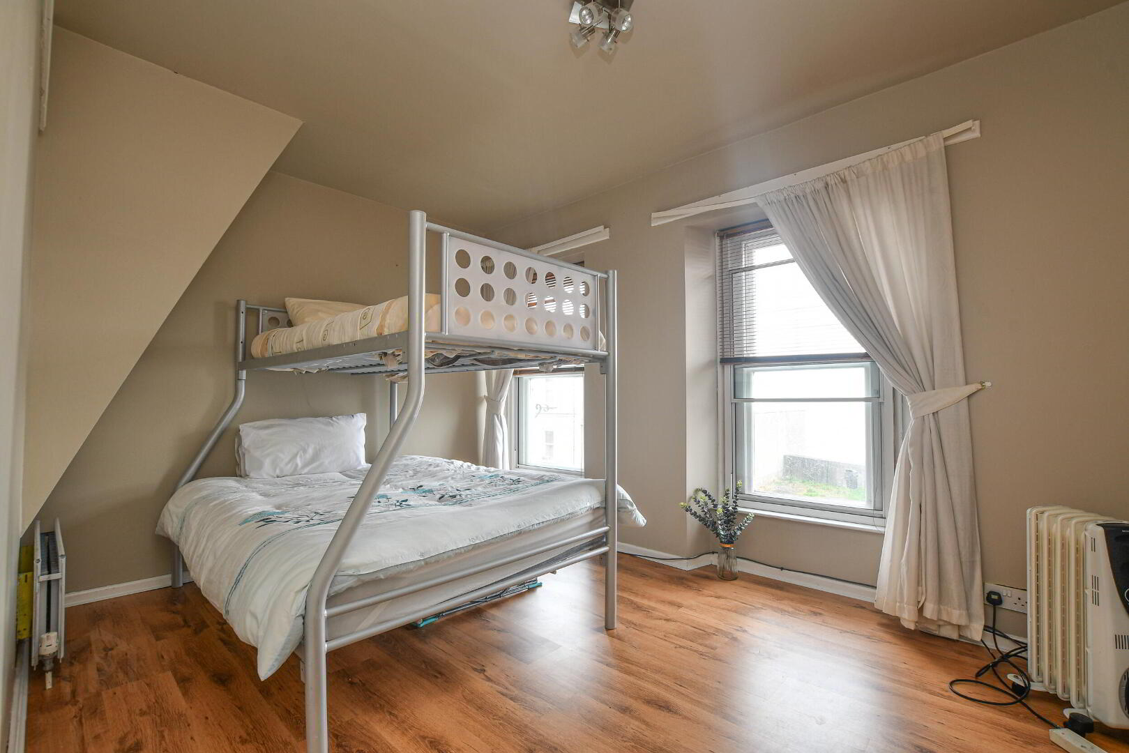 11 Marine Road 17 of 36