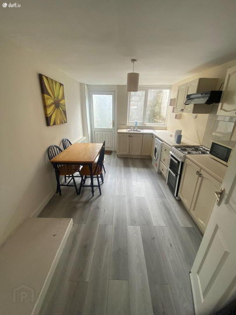11 Fair Street East 1 of 10