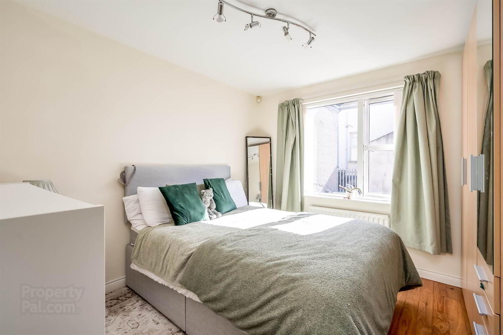Apt 18, Fitzwilliam Square 6 of 8