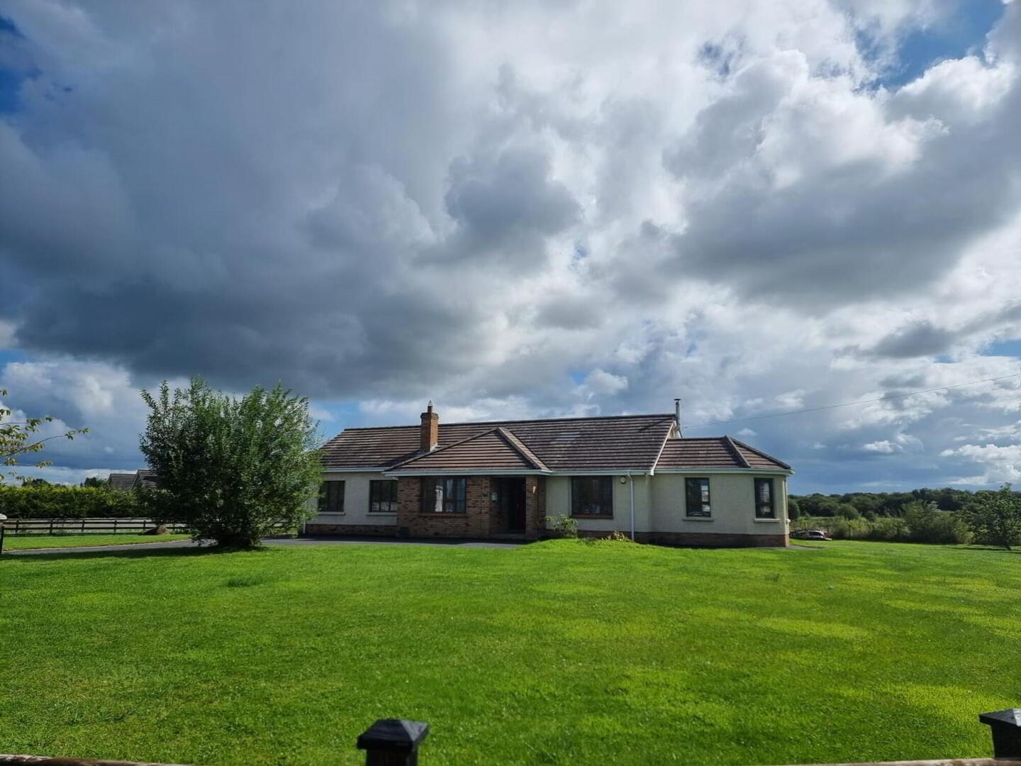 Bungalow With Range Of Outbuildings, 3b Boghead Bridge Road