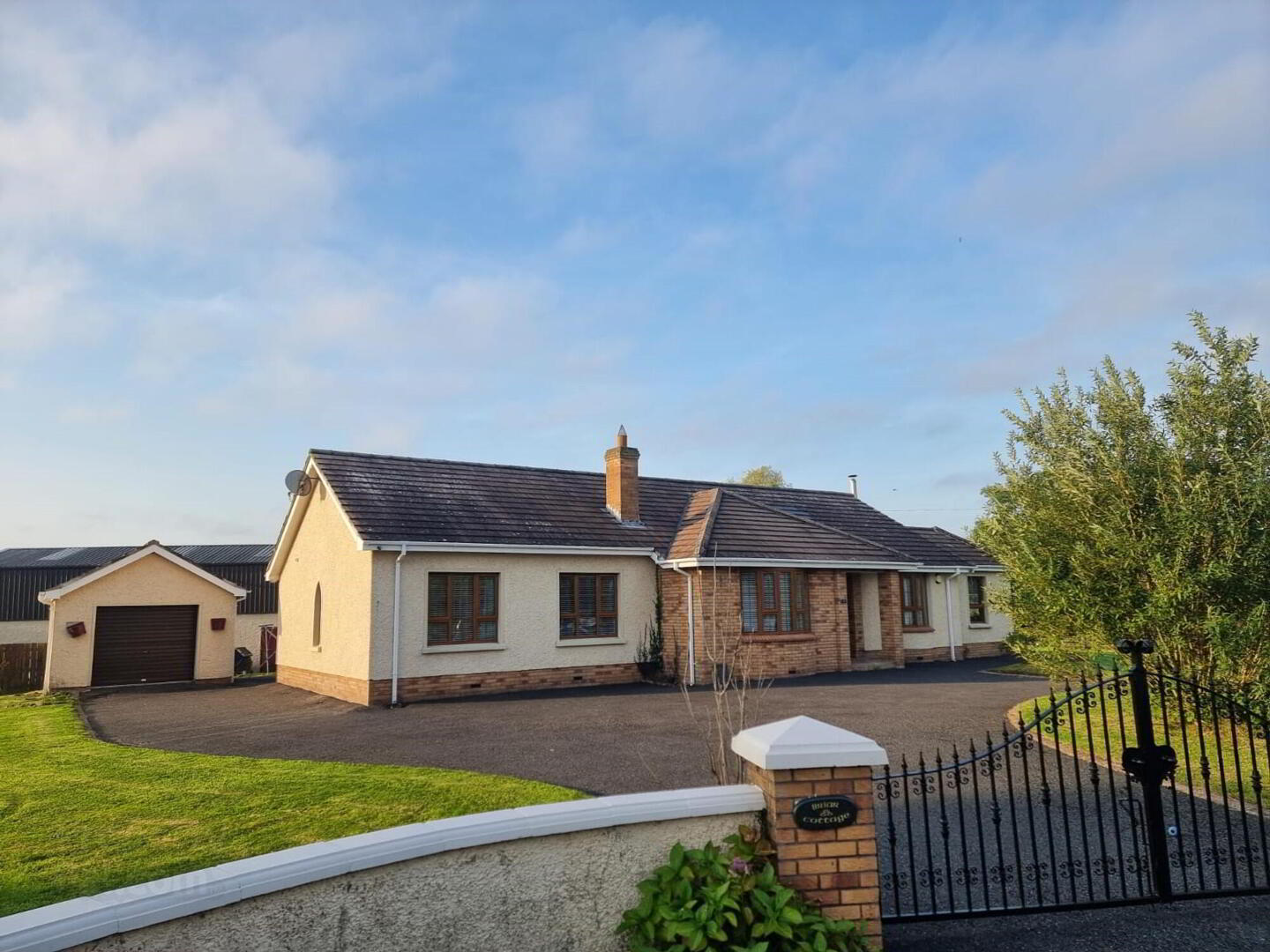 Bungalow With Range Of Outbuildings, 3b Boghead Bridge Road