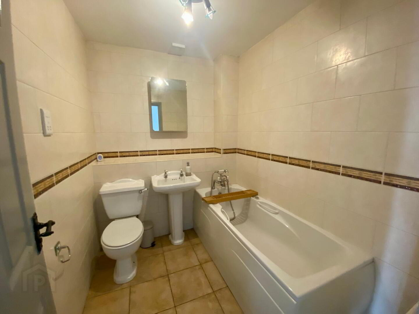 11 Rawdon Court Mews 6 of 7
