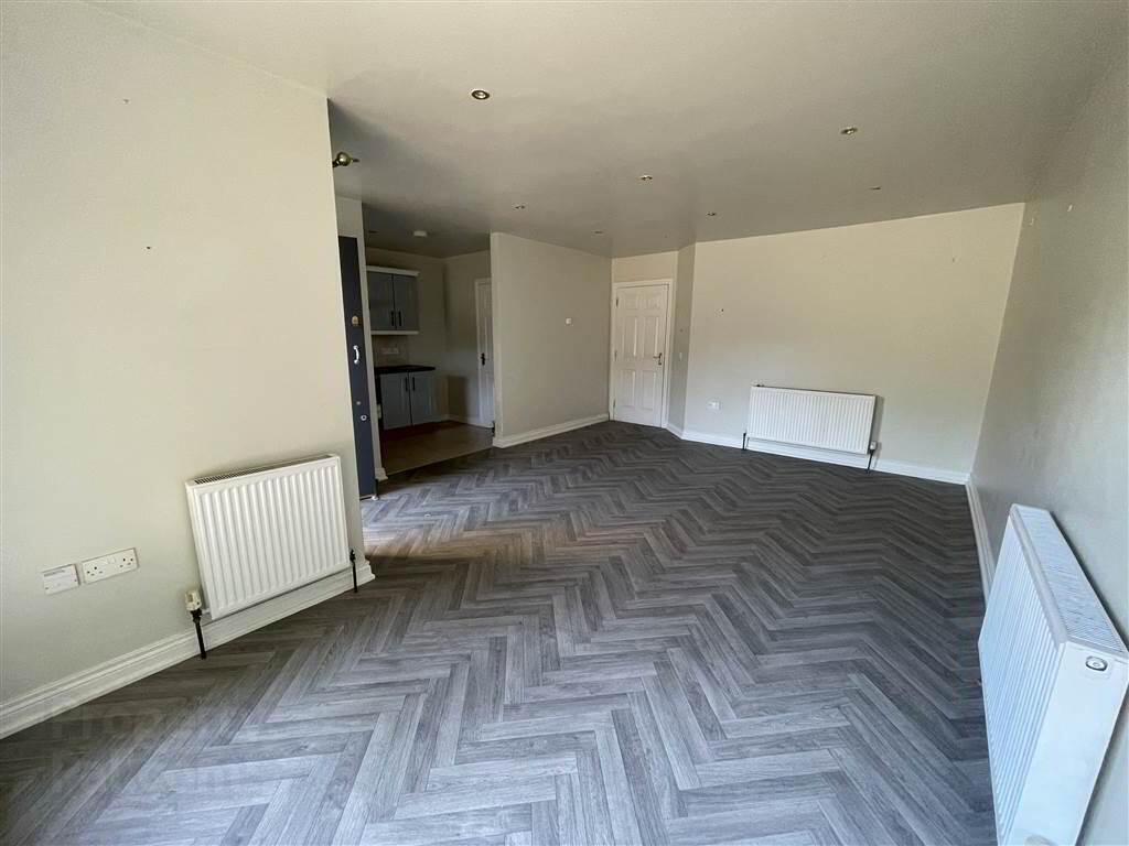 Apartment 3 157 Pinetree Court 5 of 10