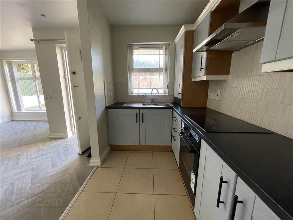 Apartment 3 157 Pinetree Court 7 of 10