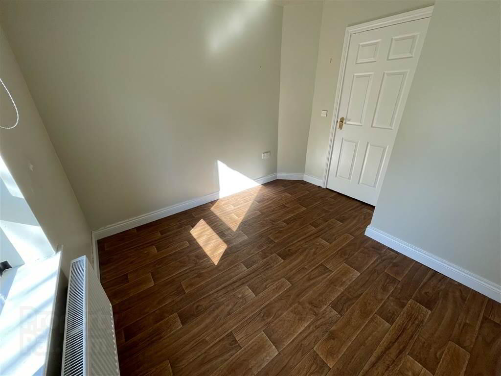 Apartment 3 157 Pinetree Court 8 of 10