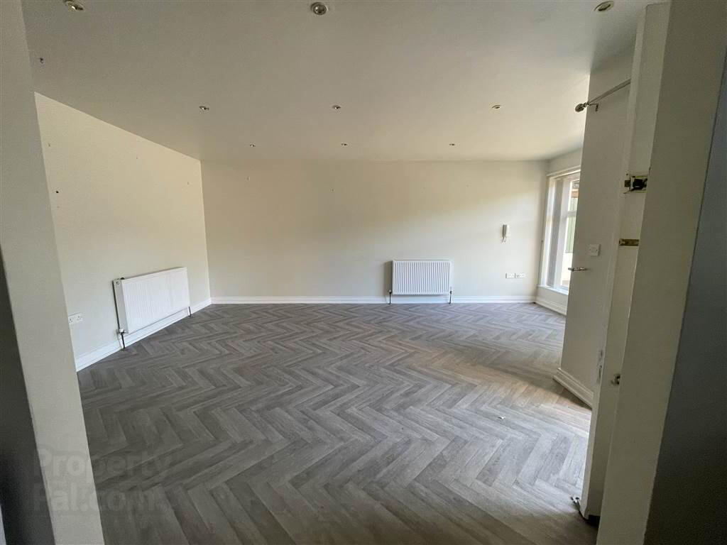 Apartment 3 157 Pinetree Court 4 of 10