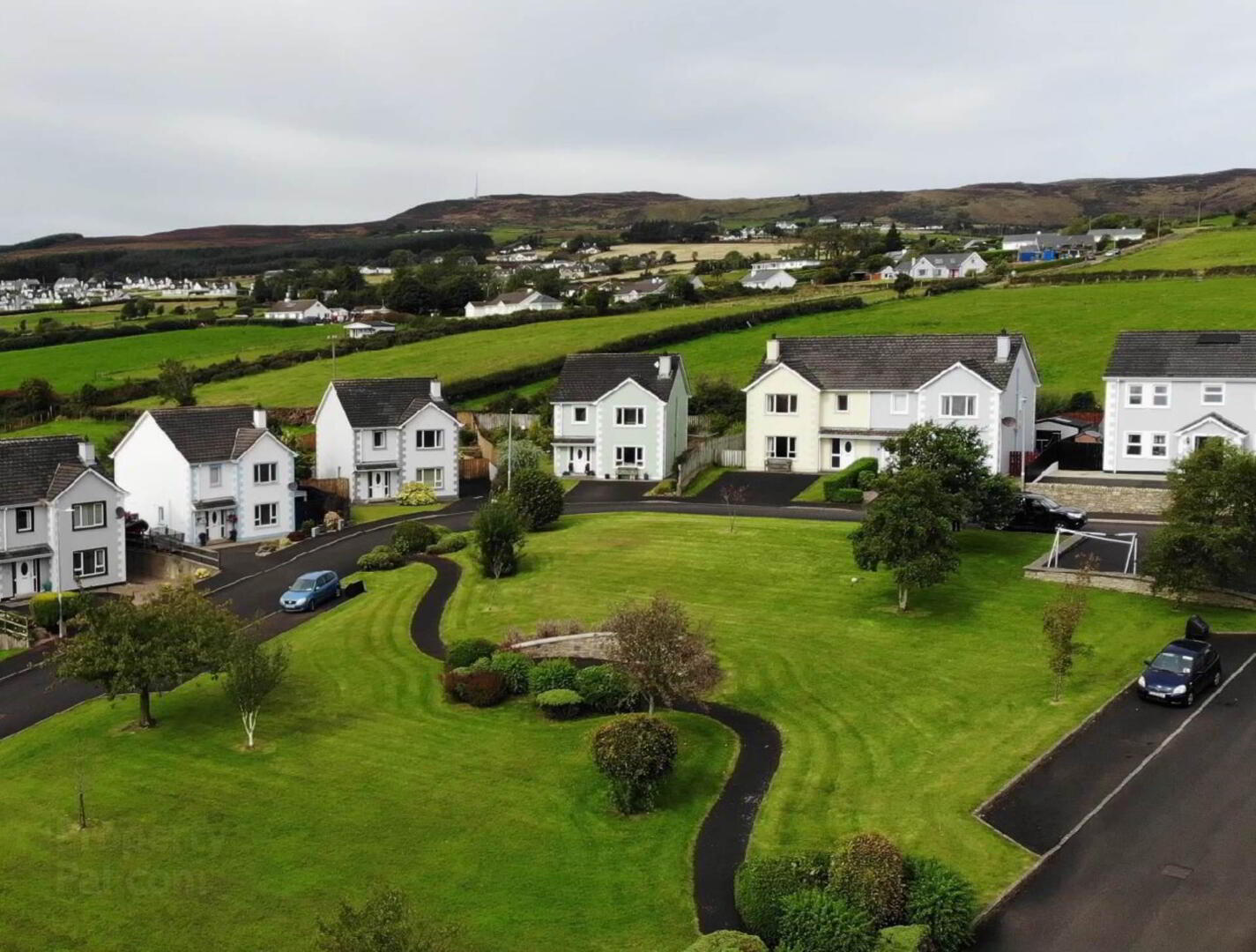 9 Lough Castle View