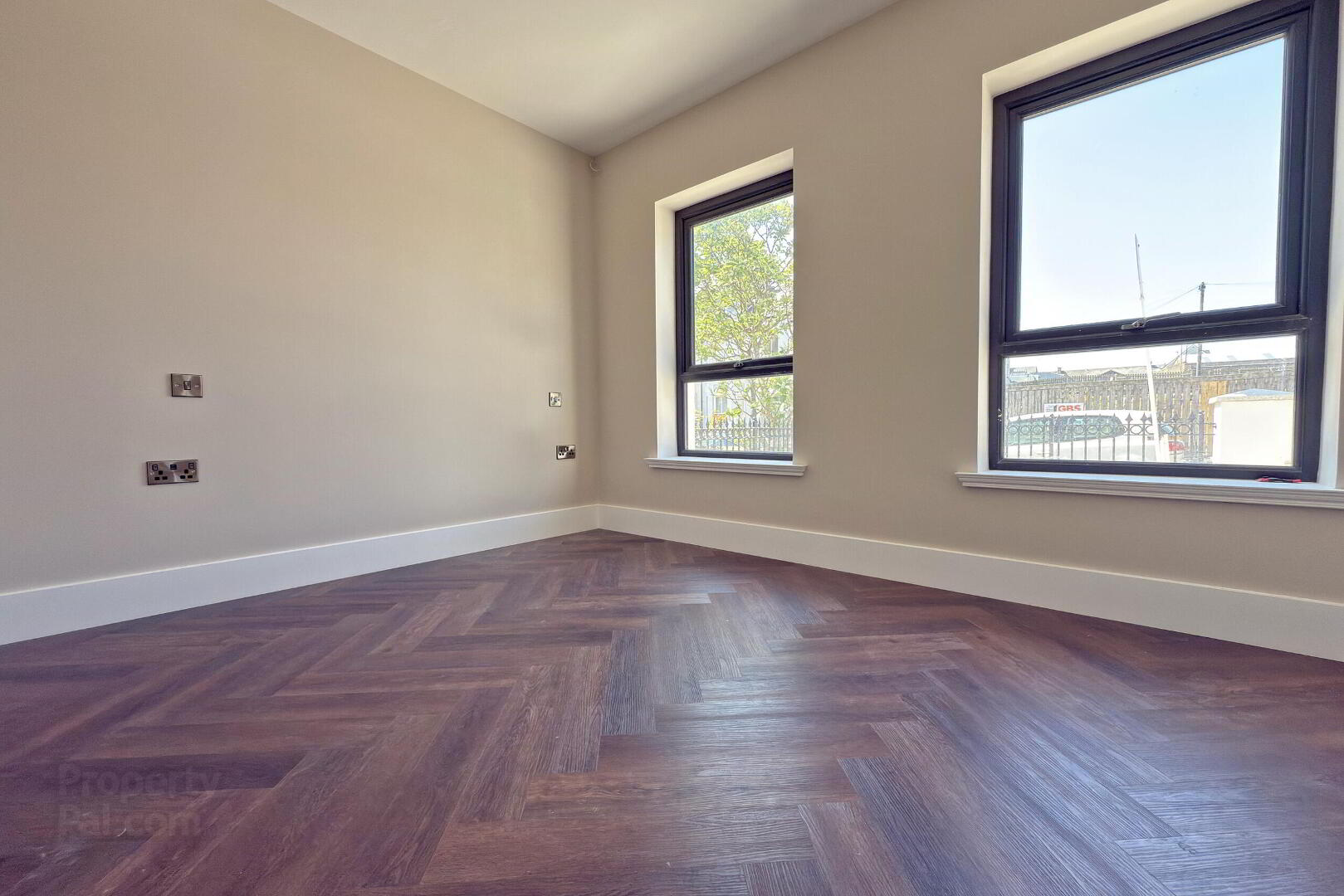 27 Causeway Street 6 of 31